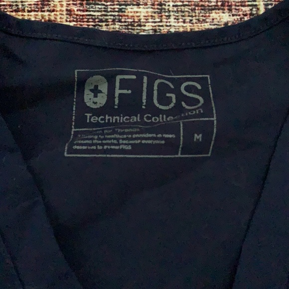 Figs navy two pocket scrub top, M - Picture 2 of 2